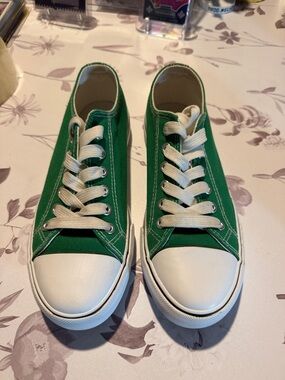 Green Canvas Low-Top Sneakers - White Toe Cap